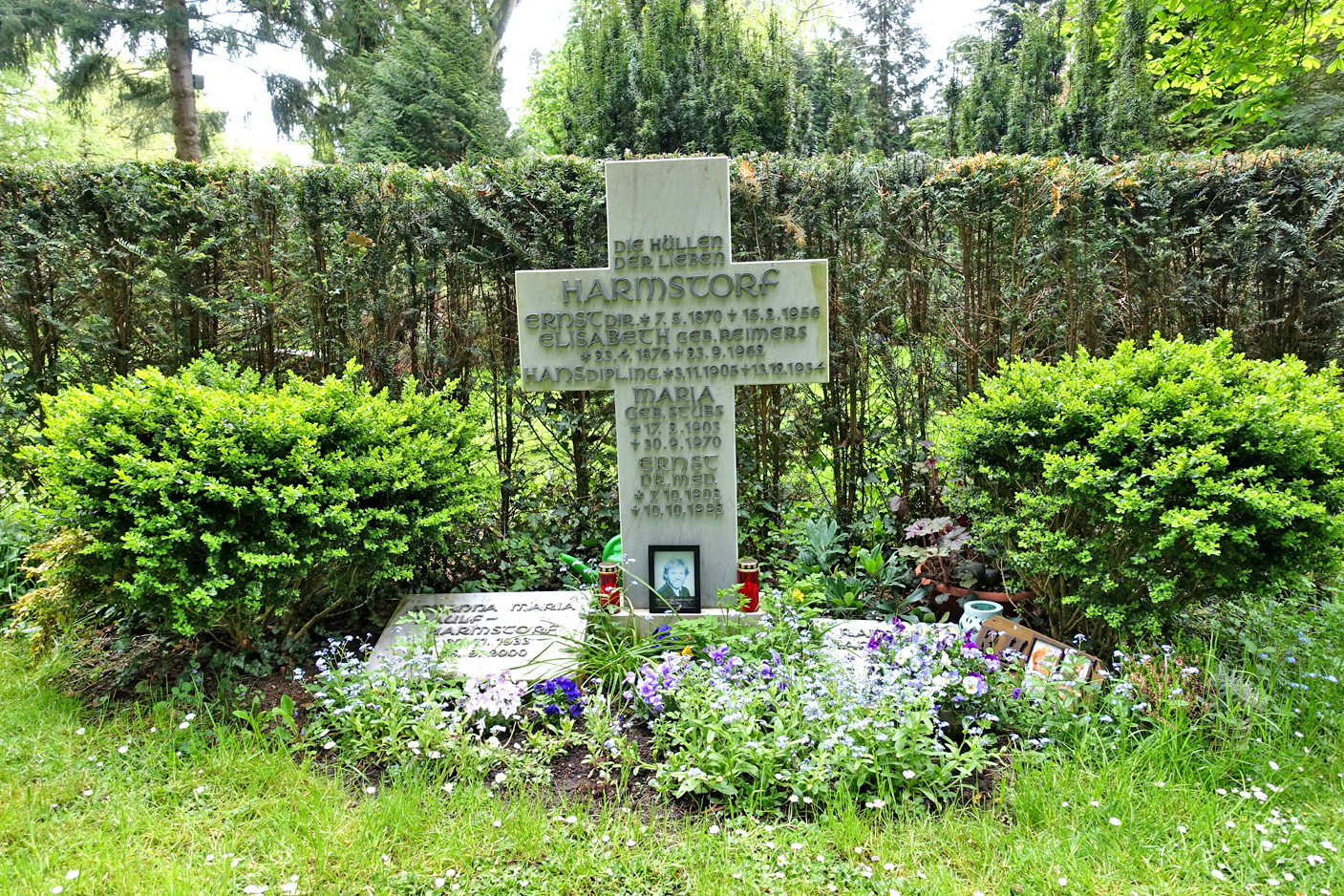 Das Grab von Raimund Harmstorf auf dem Friedhof Bad Oldesloe