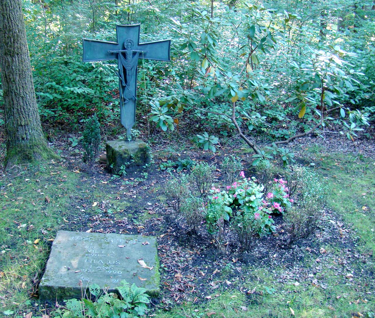 Das Grab von Rob Pilatus auf dem Waldfriedhof München