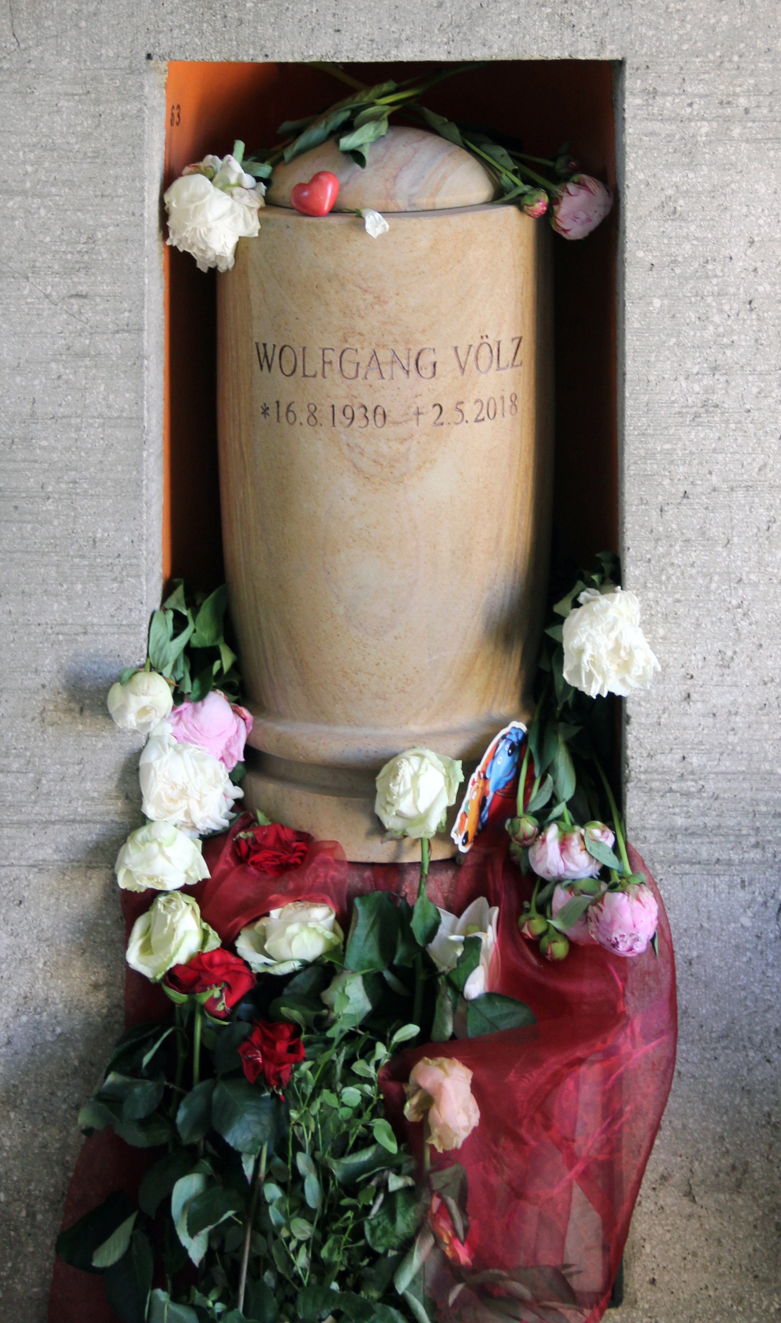 Das Grab von Wolfgang Völz auf dem Friedhof Wilmersdorf in Berlin