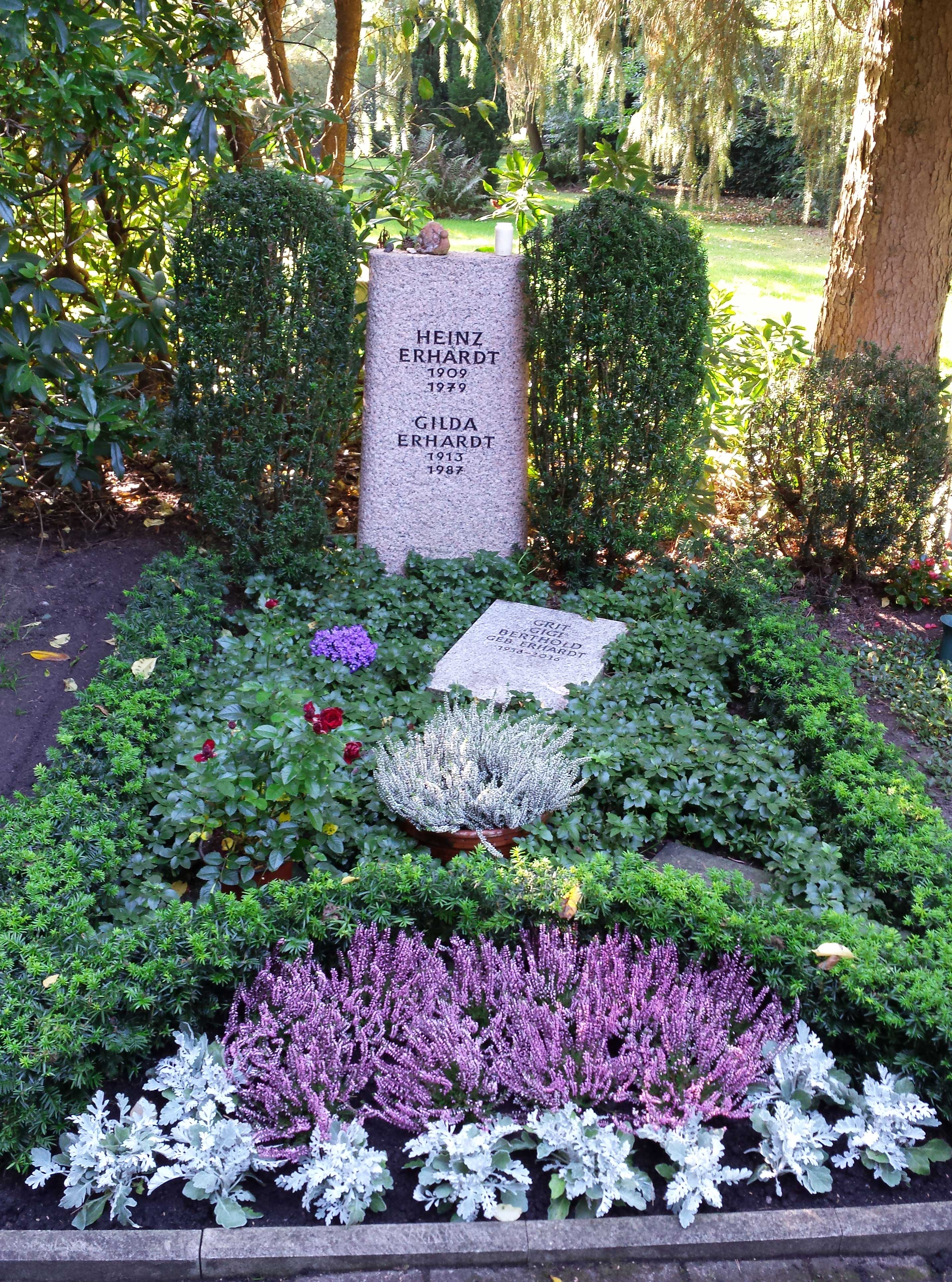 Grab von Heinz Erhardt auf dem Ohlsdorfer Friedhof in Hamburg