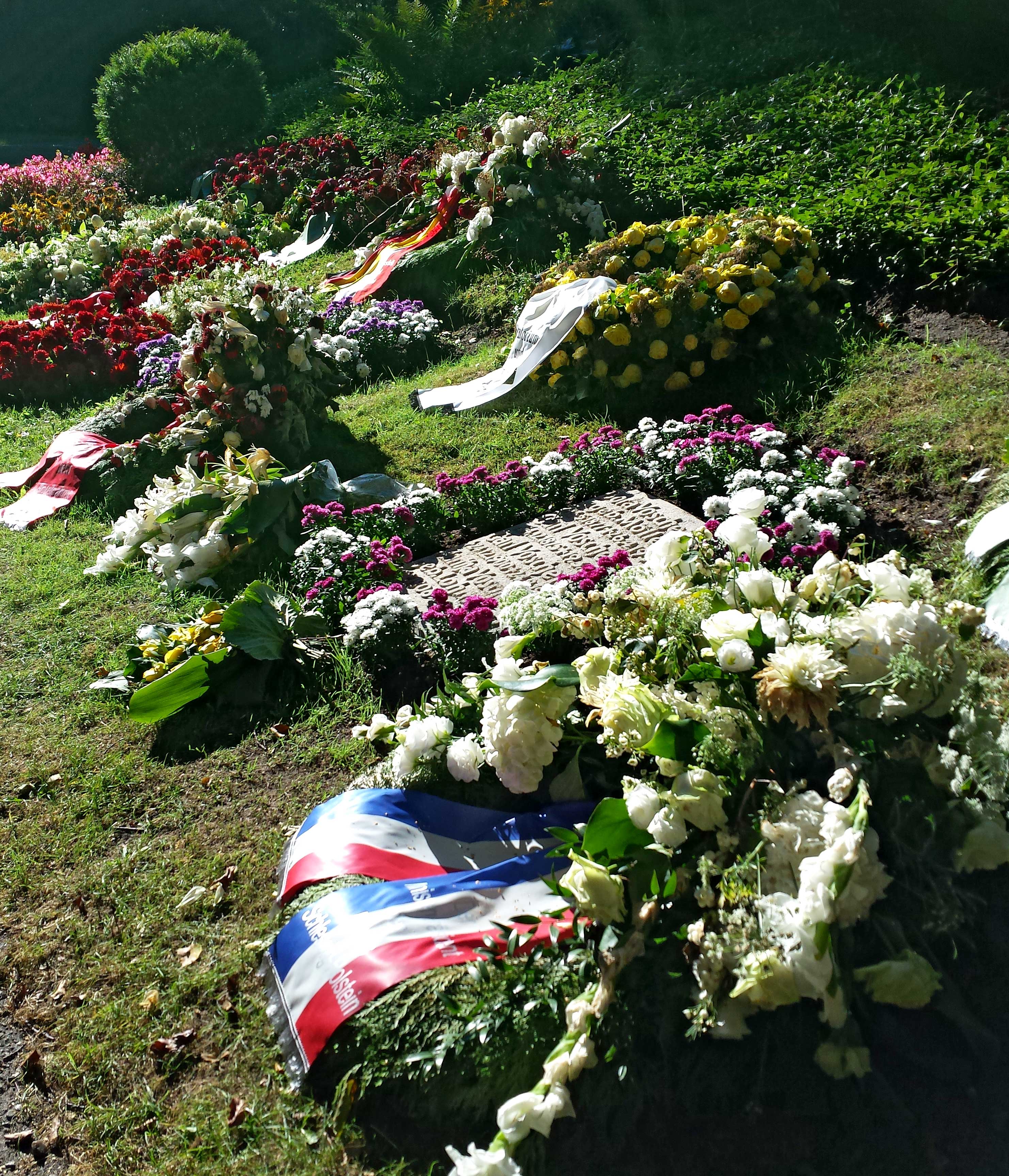 Grab von Henning Voscherau kurz nach der Beerdigung