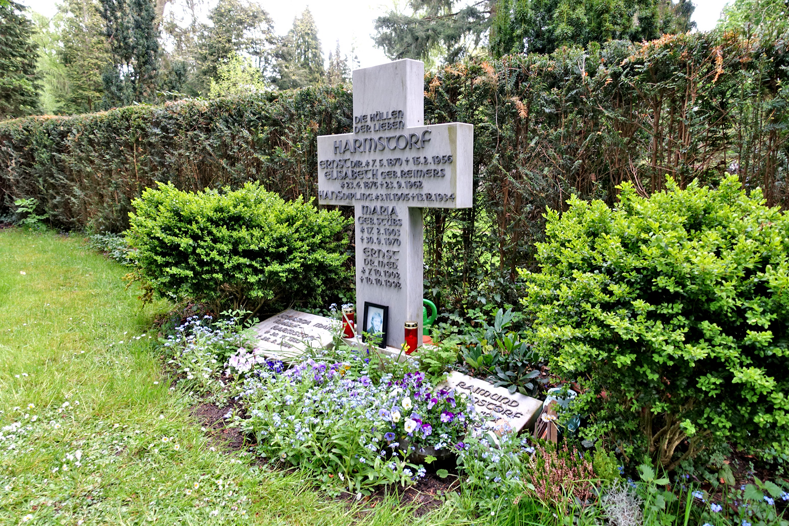 Das Grab von Raimund Harmstorf