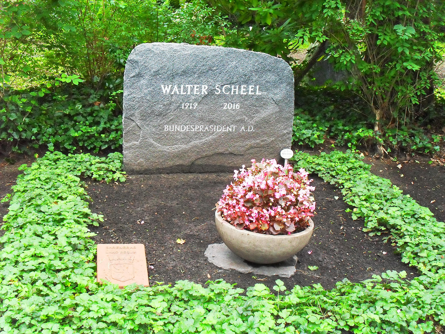 Das Grab von Alt-Bundespräsident Walter Scheel