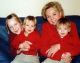 Ellen Böttcher mit ihren Enkelinnen Melissa (Tochter von Sohn Andreas) und den Zwillingen Annabel und Sophie (Töchter von Sohn Torsten)