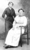 Minna Engel (links) und Dora Engel, Frau von Gustav Engel